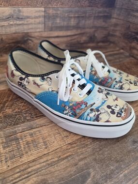 Vans + Disney Mickey Mouse & Friends Aloha Sneakers - Cream & Blue